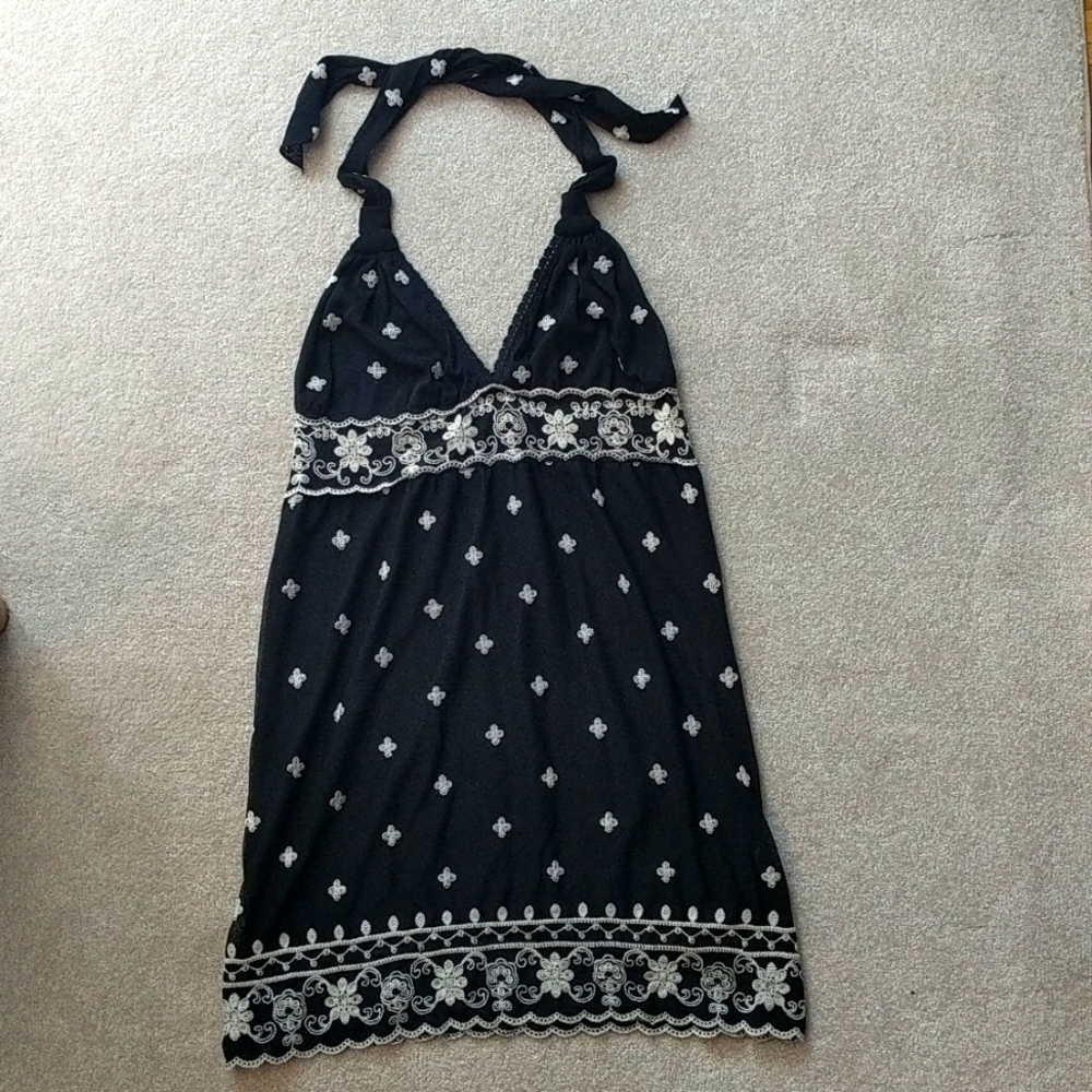 Black & white short dress/long shirt. embroidered flowers. Size: S. From Express